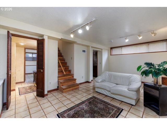 2945 Ne 68TH Ave, Portland, OR 97213