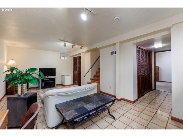 2945 Ne 68TH Ave, Portland, OR 97213