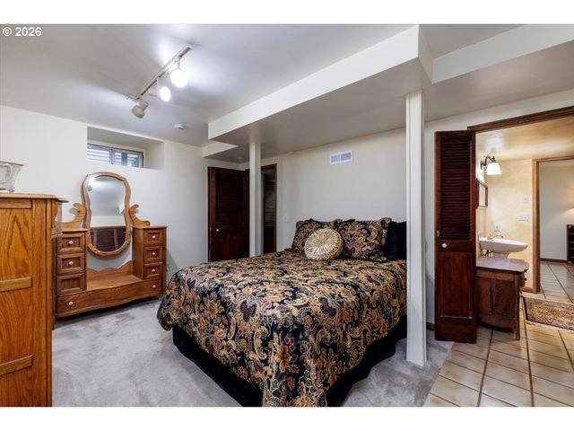 2945 Ne 68TH Ave, Portland, OR 97213