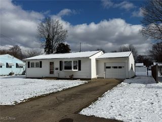 917 Kelly Street NW, New Philadelphia, OH 44663