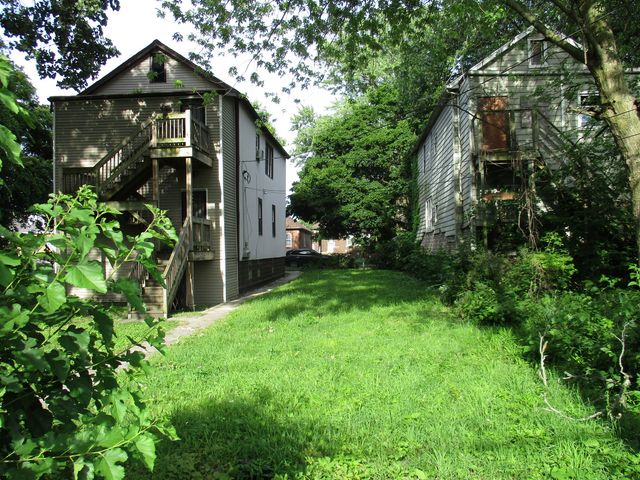 8238 S Manistee Avenue, Chicago, IL 60617