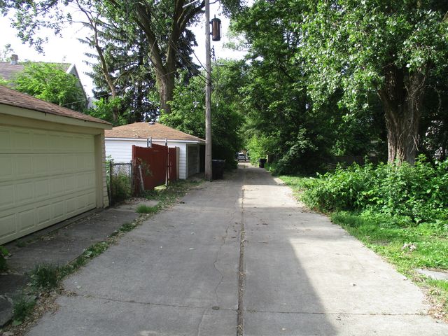 8238 S Manistee Avenue, Chicago, IL 60617