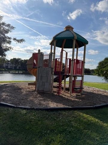 5142 Palmbrooke Cir 5142, West Palm Beach, FL 33417