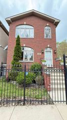 422 W 42nd Place, Chicago, IL 60609