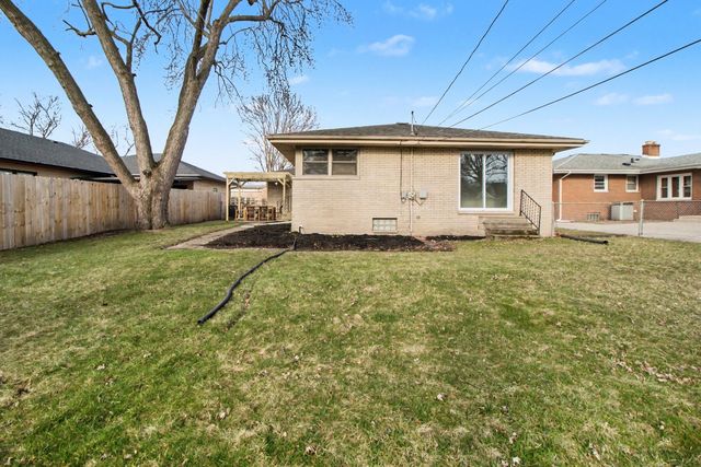 18263 Greenbay Avenue, Lansing, IL 60438