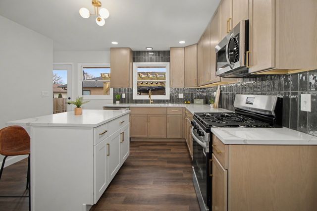 18263 Greenbay Avenue, Lansing, IL 60438