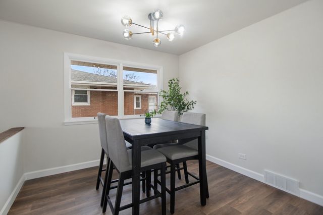 18263 Greenbay Avenue, Lansing, IL 60438