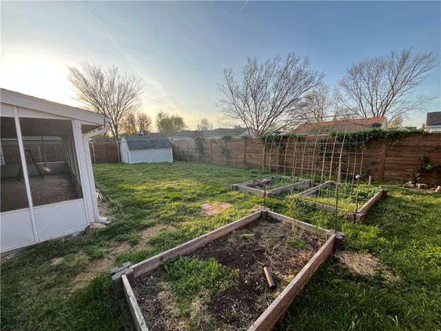 219 Winesap Lane, Bentonville, AR 72712