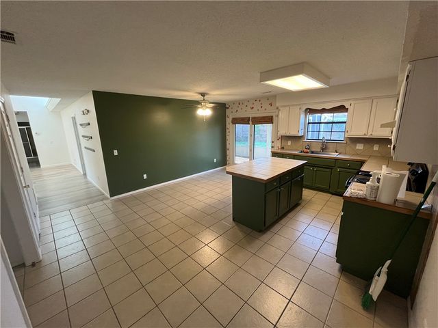 219 Winesap Lane, Bentonville, AR 72712