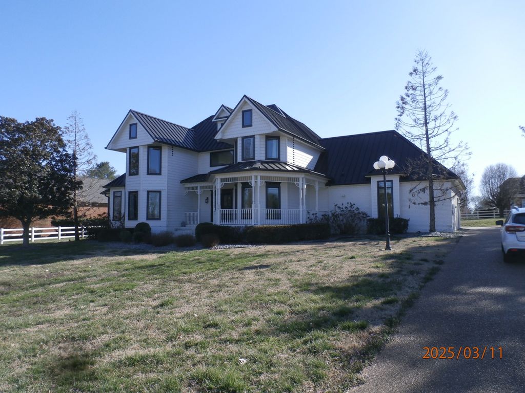 113 Bluegrass Cir, Hendersonville, TN 37075