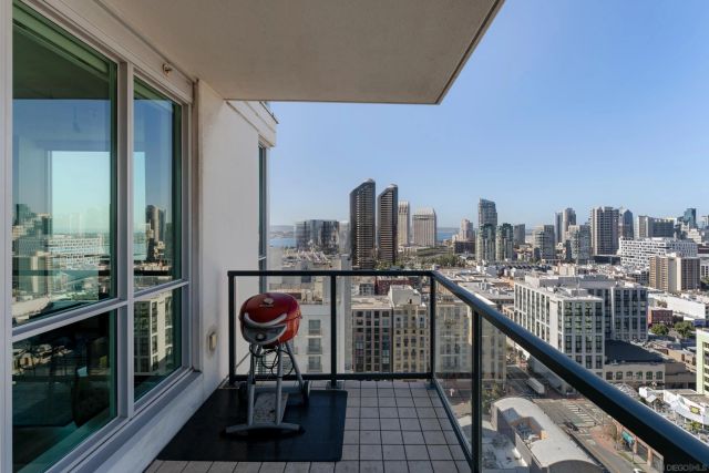 325 7th Avenue 2204, San Diego, CA 92101