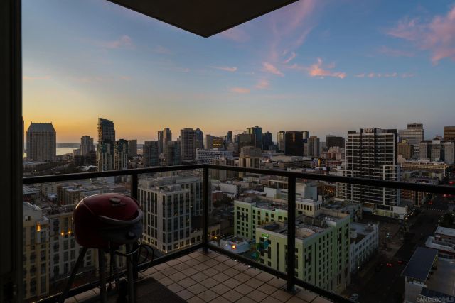 325 7th Avenue 2204, San Diego, CA 92101