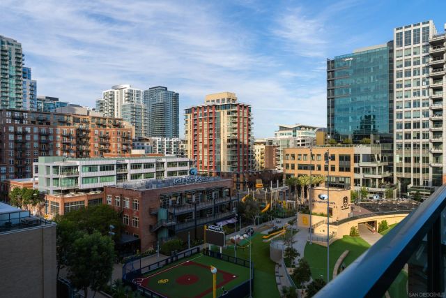 325 7th Avenue 2204, San Diego, CA 92101