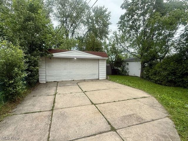 15811 Maplewood Avenue, Maple Heights, OH 44137