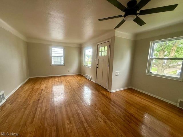 15811 Maplewood Avenue, Maple Heights, OH 44137