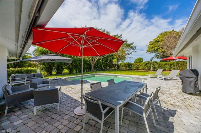 409 Cypress WAY E, Naples, FL 34110