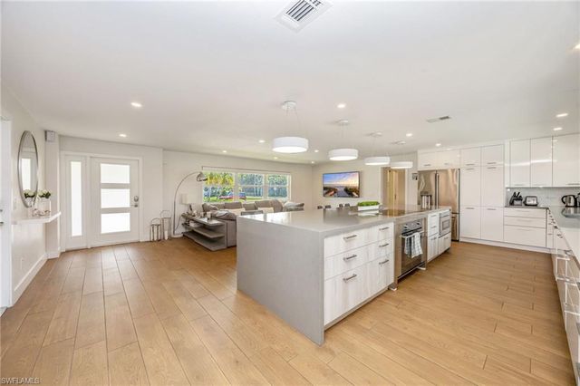 409 Cypress WAY E, Naples, FL 34110