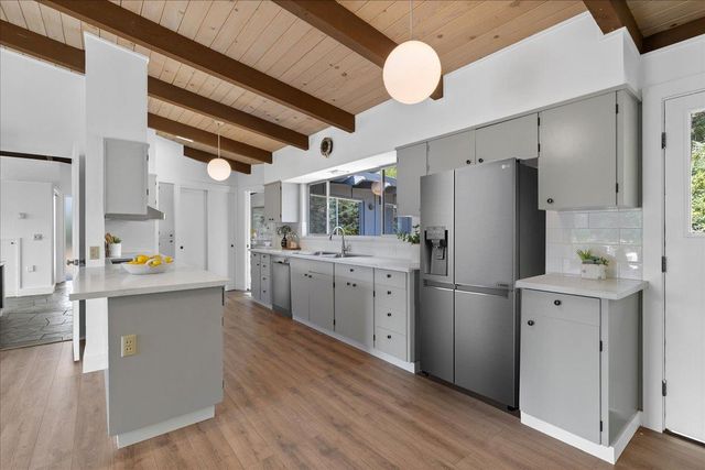 15 Naranja Way, Portola Valley, CA 94028