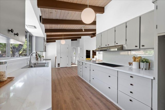 15 Naranja Way, Portola Valley, CA 94028