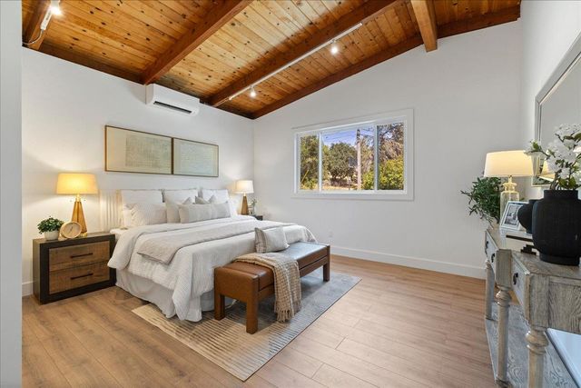 15 Naranja Way, Portola Valley, CA 94028