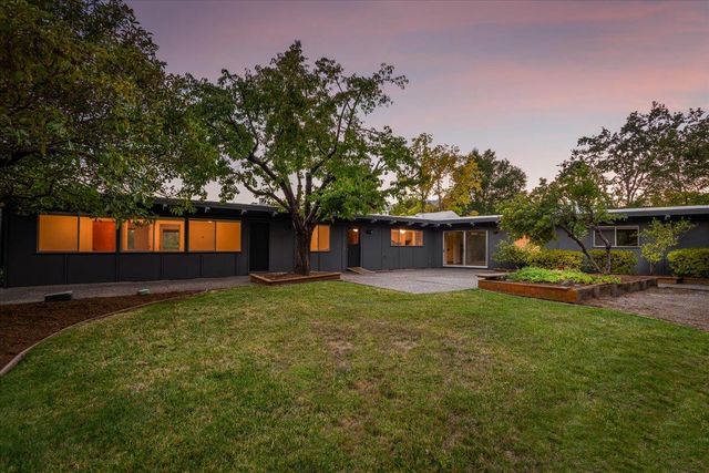 15 Naranja Way, Portola Valley, CA 94028