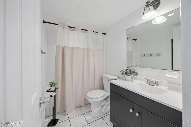 3325 Airport RD N F3, Naples, FL 34105