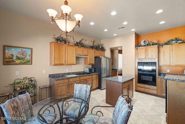 2020 W Cactus Run Drive, Green Valley, AZ 85622