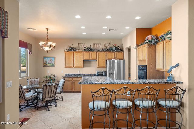 2020 W Cactus Run Drive, Green Valley, AZ 85622