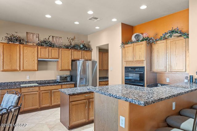 2020 W Cactus Run Drive, Green Valley, AZ 85622