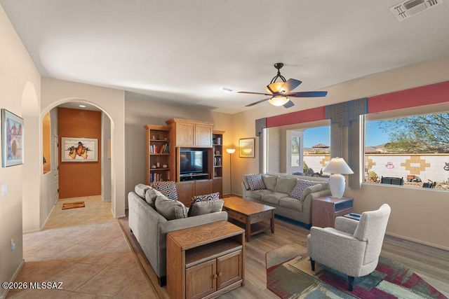 2020 W Cactus Run Drive, Green Valley, AZ 85622