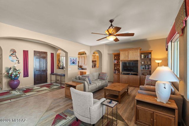 2020 W Cactus Run Drive, Green Valley, AZ 85622