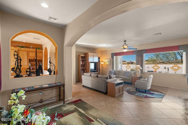 2020 W Cactus Run Drive, Green Valley, AZ 85622