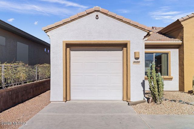 2020 W Cactus Run Drive, Green Valley, AZ 85622