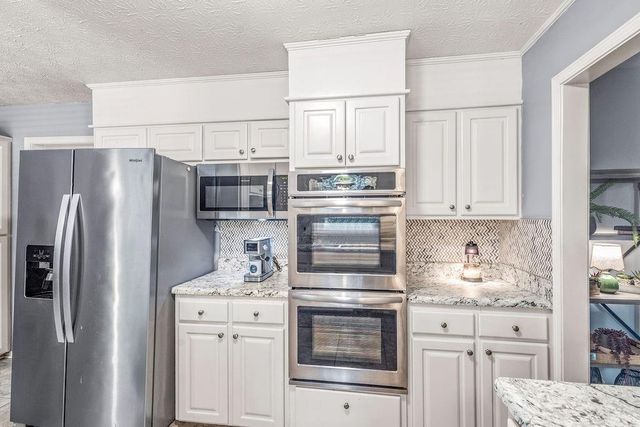 25 Pine Chase Drive, Carrollton, GA 30116