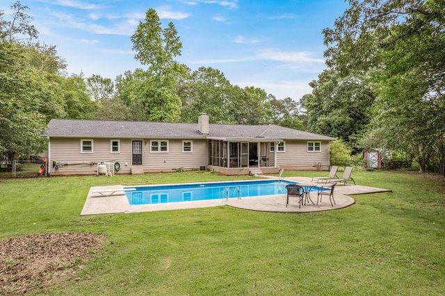 25 Pine Chase Drive, Carrollton, GA 30116