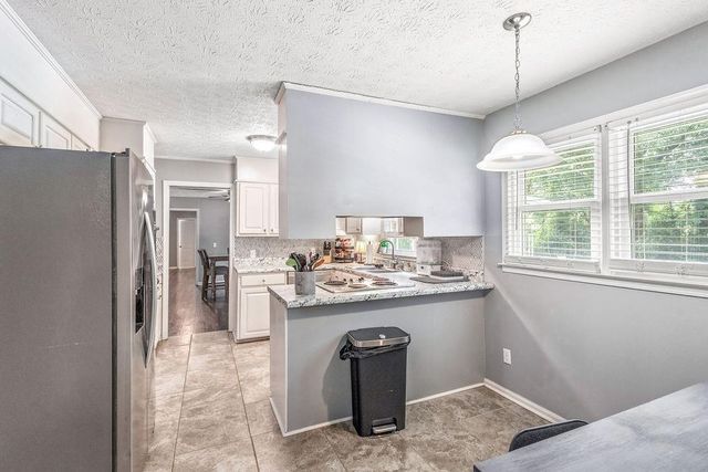 25 Pine Chase Drive, Carrollton, GA 30116