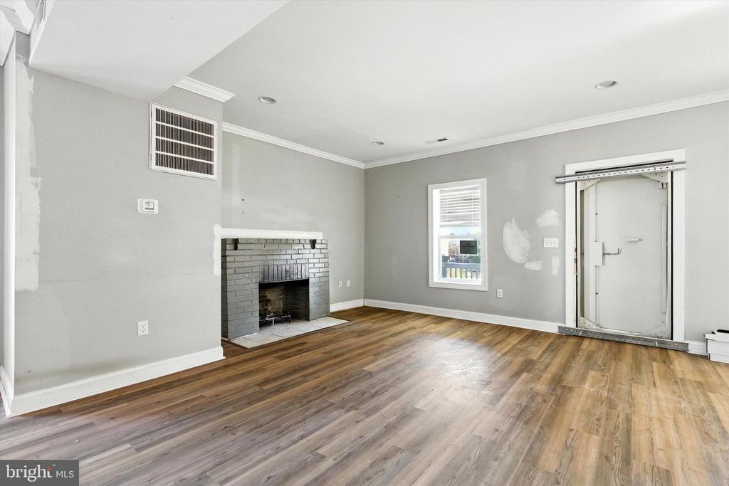 Image 13 of property listing at 4300 NORFOLK AVE, Baltimore, MD 21216