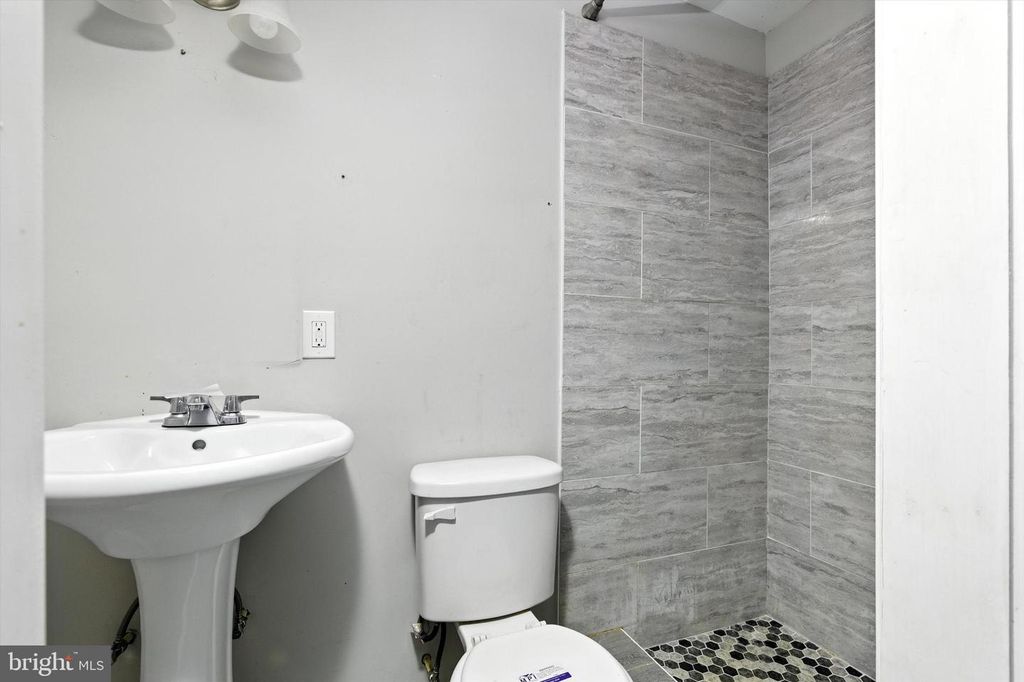 Image 23 of property listing at 4300 NORFOLK AVE, Baltimore, MD 21216