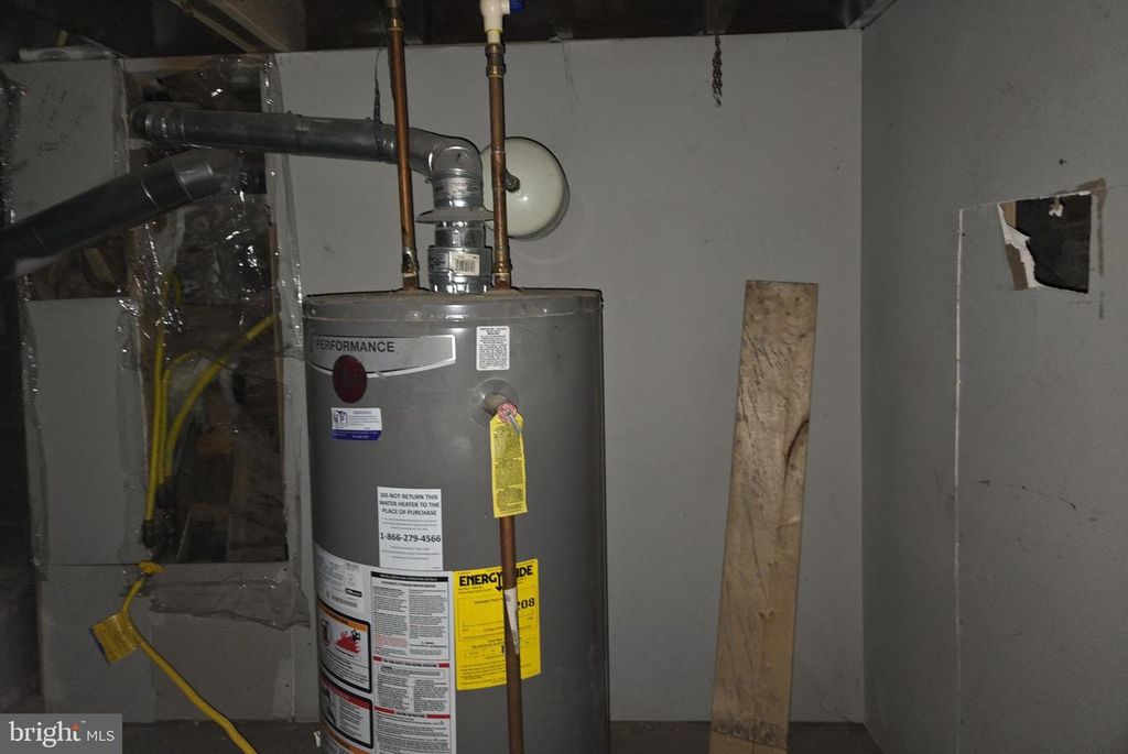 Image 35 of property listing at 4300 NORFOLK AVE, Baltimore, MD 21216