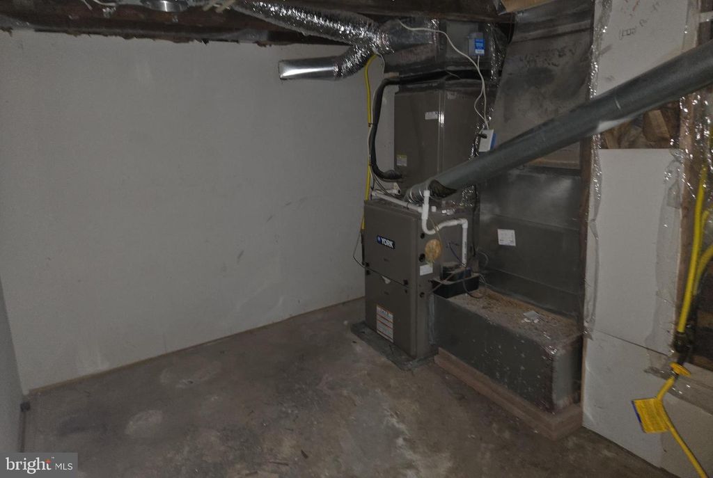 Image 36 of property listing at 4300 NORFOLK AVE, Baltimore, MD 21216