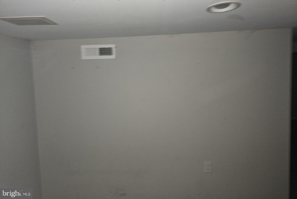 Image 40 of property listing at 4300 NORFOLK AVE, Baltimore, MD 21216