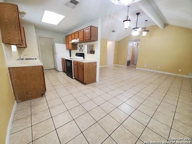 2501 CEDAR LN, Schertz, TX 78154