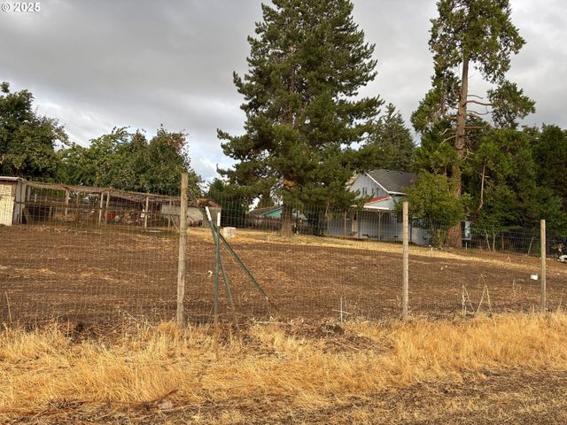 33465 IRISH Ln, Creswell, OR 97426