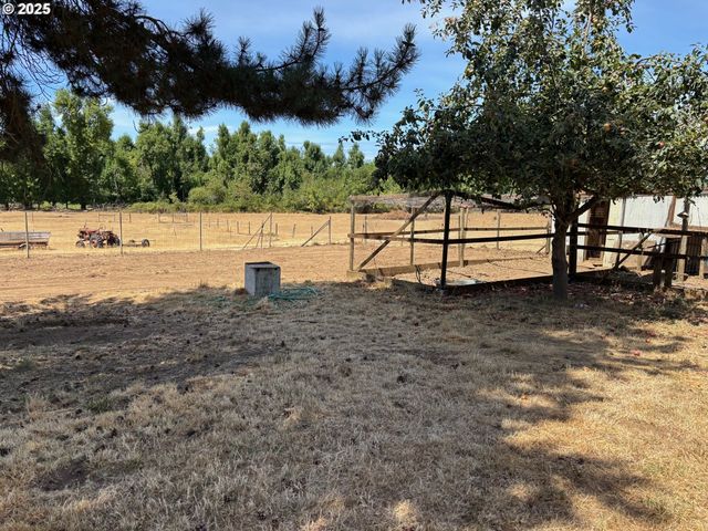 33465 IRISH Ln, Creswell, OR 97426