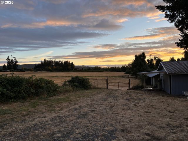 33465 IRISH Ln, Creswell, OR 97426