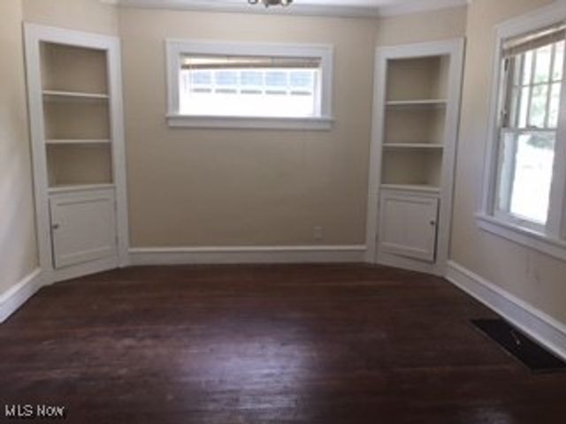 1033 Rushleigh Road, Cleveland Heights, OH 44121