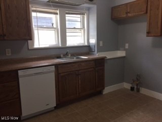 1033 Rushleigh Road, Cleveland Heights, OH 44121