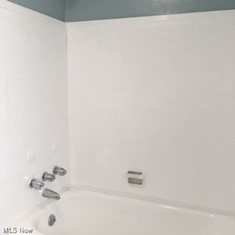 1033 Rushleigh Road, Cleveland Heights, OH 44121