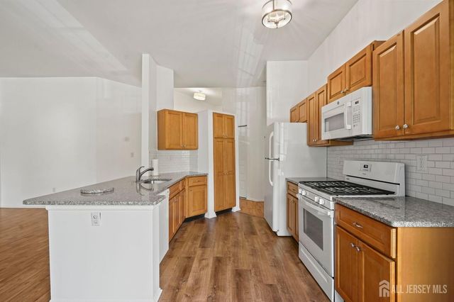 6083 Cedar Court, South Brunswick, NJ 08852