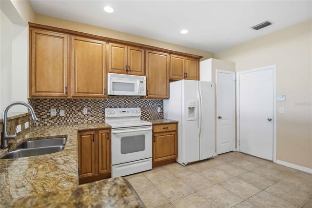 8230 72ND STREET E, Bradenton, FL 34201